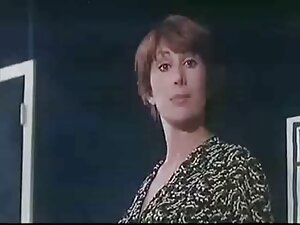 Une étudiante snob b ...
